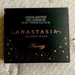 Discontinued famous Anastasia Beverly Hills/ Amrezy highlighter
